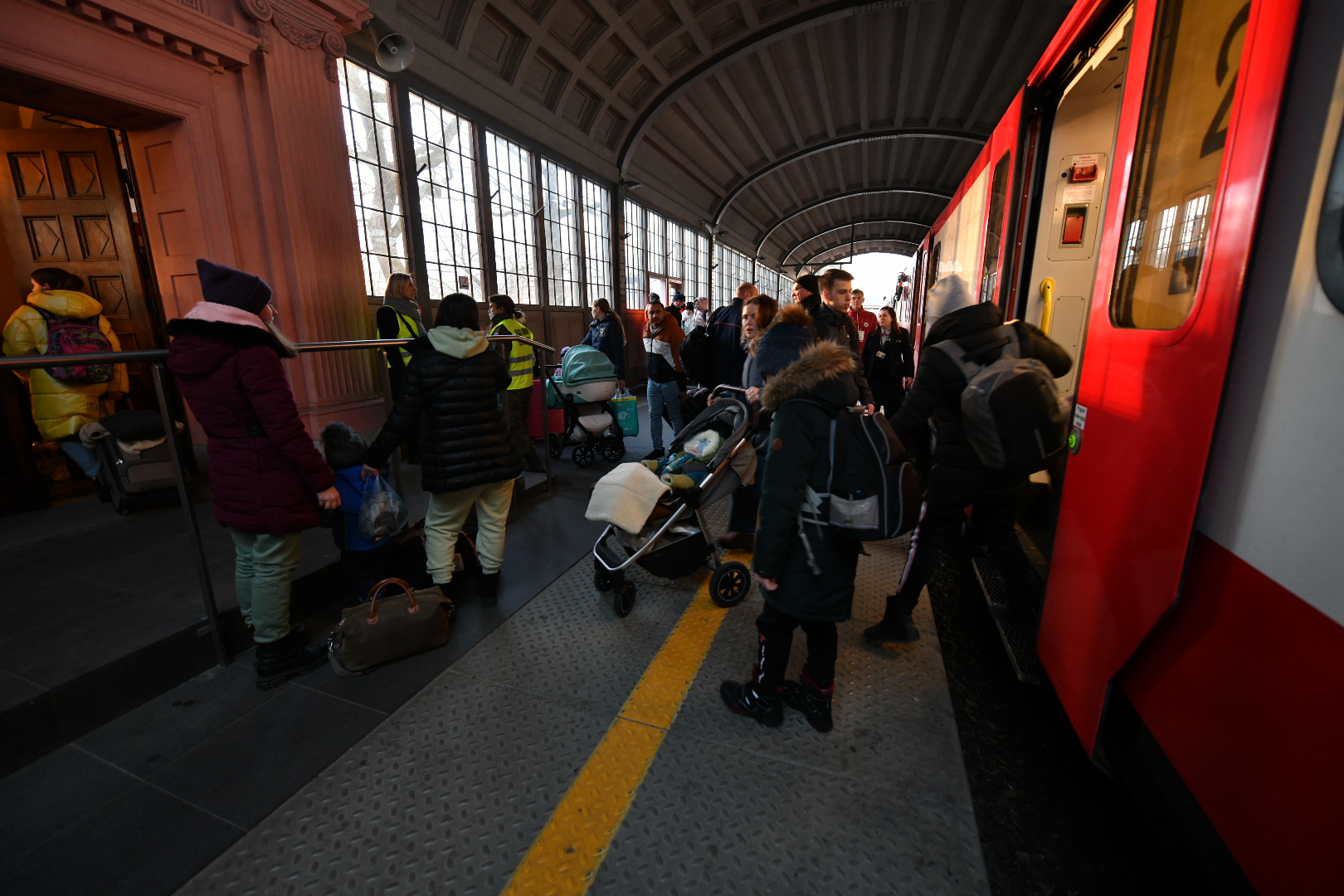 uchodźcy ukraina w poznaniu pociąg autobus dworzec - Wojtek Wardejn - Radio Poznań