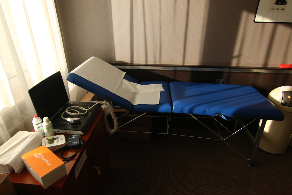 uchodźcy gabinet lekarski hotel ikar - Leon Bielewicz 