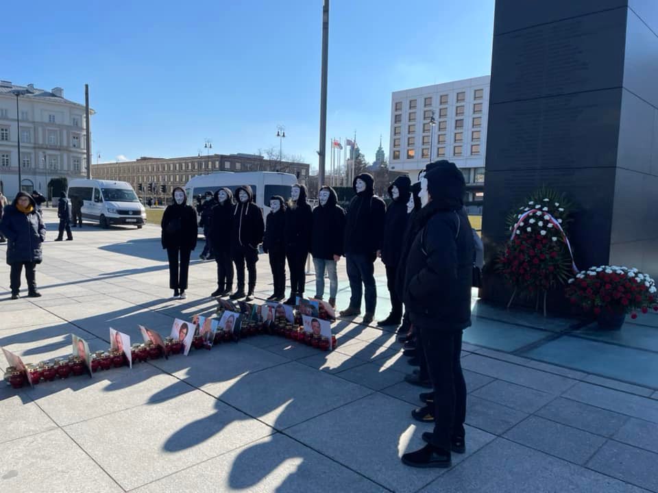 Poseł Wróblewski zaatakowany przez tzw. Lotną Brygadę Opozycji pod pomnikiem Smoleńskim - Bartłomiej Wróblewski