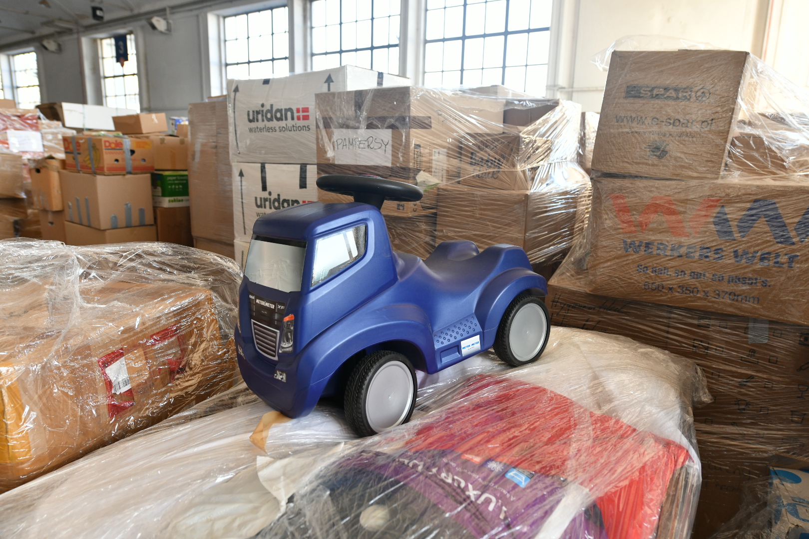 centralny magazyn darów poznań - Wojtek Wardejn