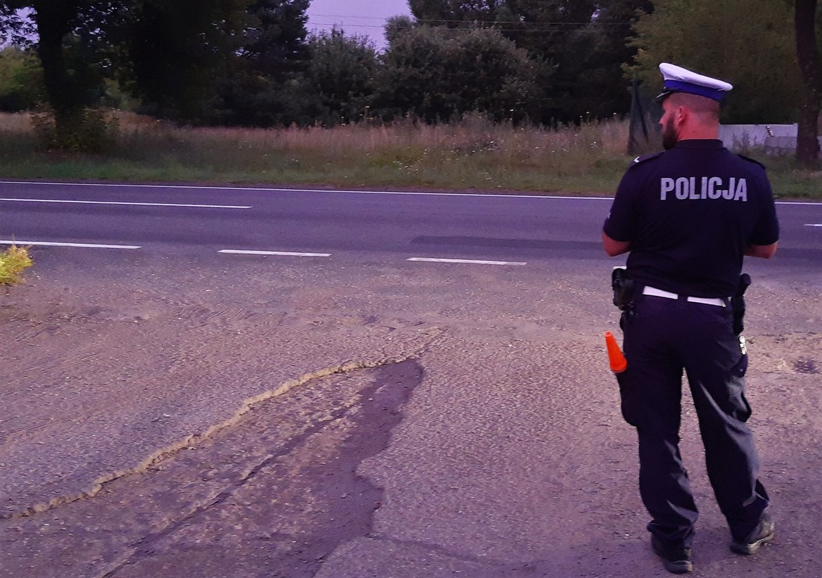 nietrzeźwy kierowca chciał pomóc policjantom  - KPP Złotów