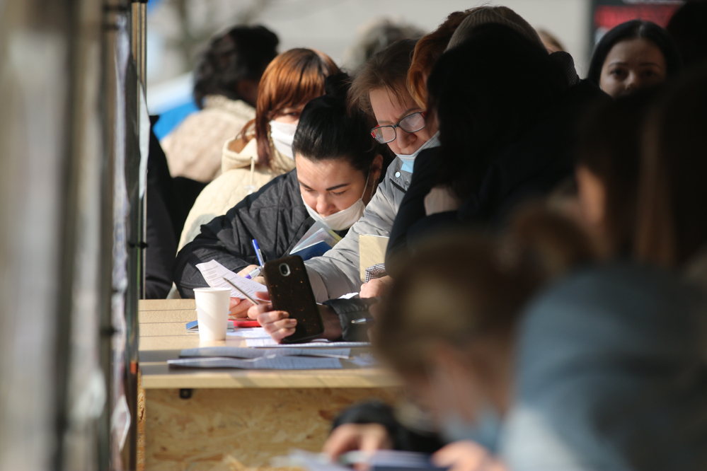 Uchodźcy z Ukrainy składają wnioski o PESEL - Leon Bielewicz 