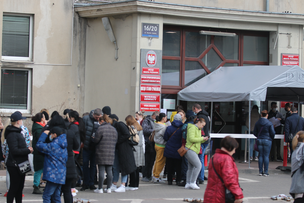 Uchodźcy z Ukrainy składają wnioski o PESEL - Leon Bielewicz 