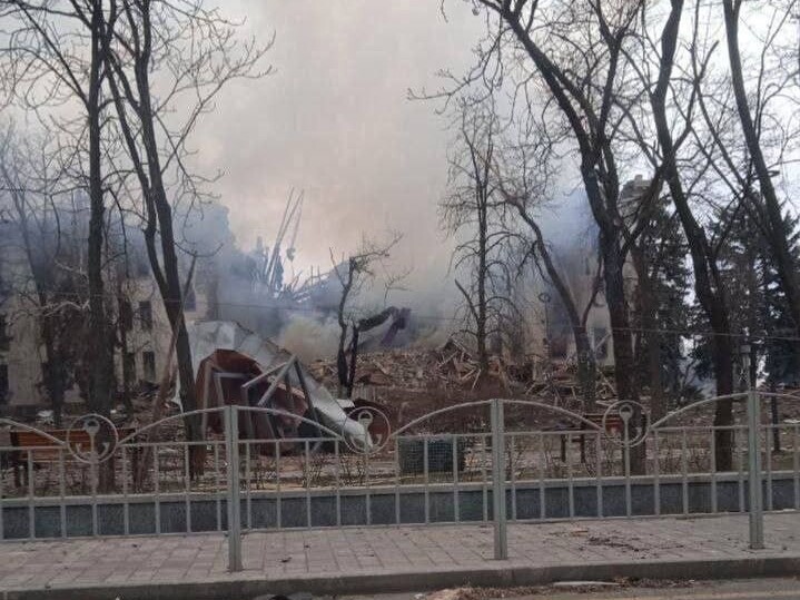 mariupol teatr - PAP/VROU