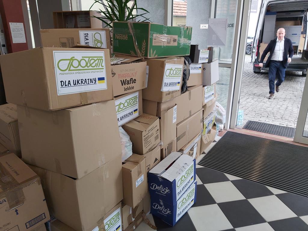 biuro posła wróblewskiego dary dla ukrainy - Krzysztof Polasik