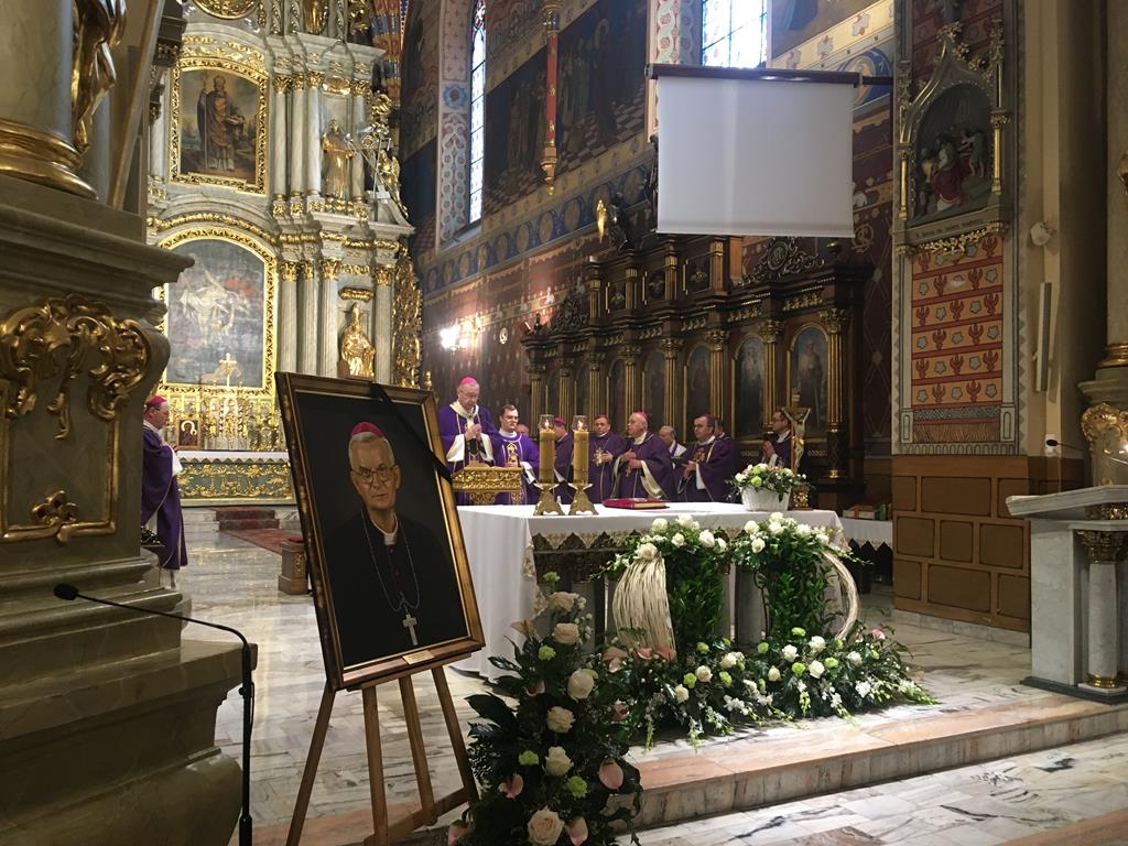 pogrzeb biskupa seniora Diecezji Kaliskiej Teofila Wilskiego - Danuta Synkiewicz 