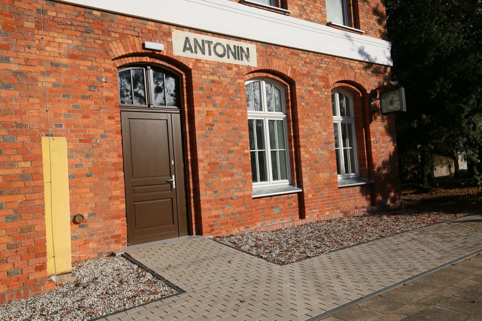 Zabytkowy dworzec w Antoninie dla uciekających przed wojną Ukraińców - Gmina Przygodzice 