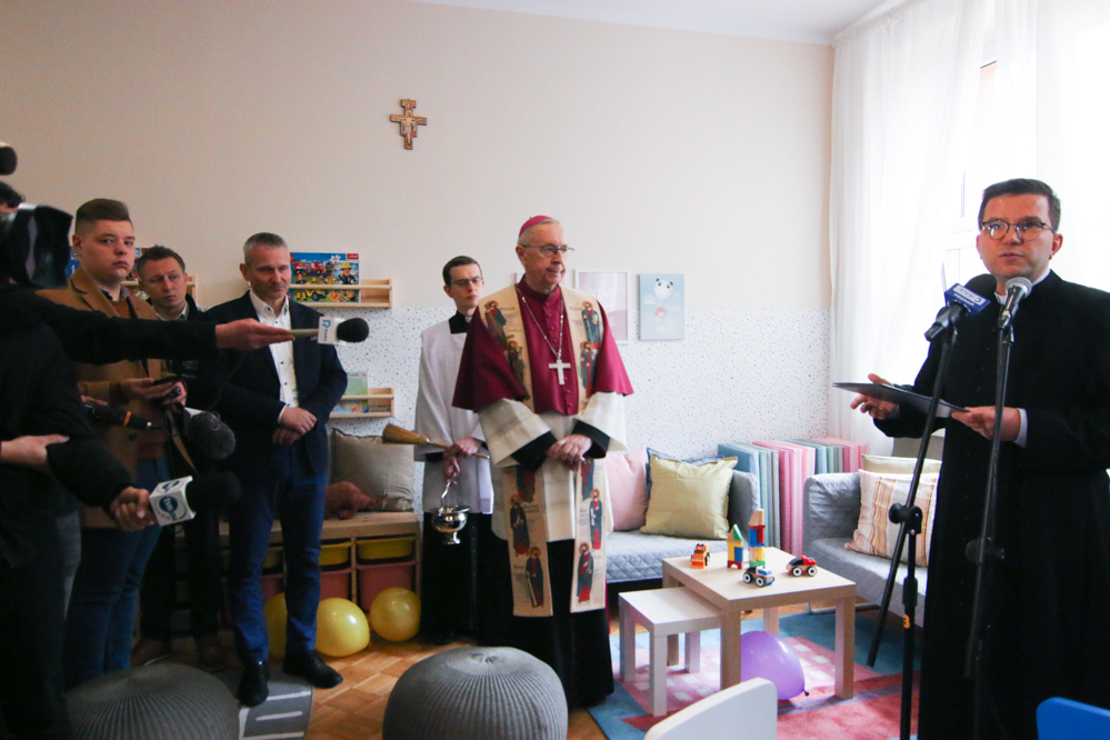 Centrum wsparcia dla uchodźców z Ukrainy pamiątkowa - Leon Bielewicz  - Radio Poznań