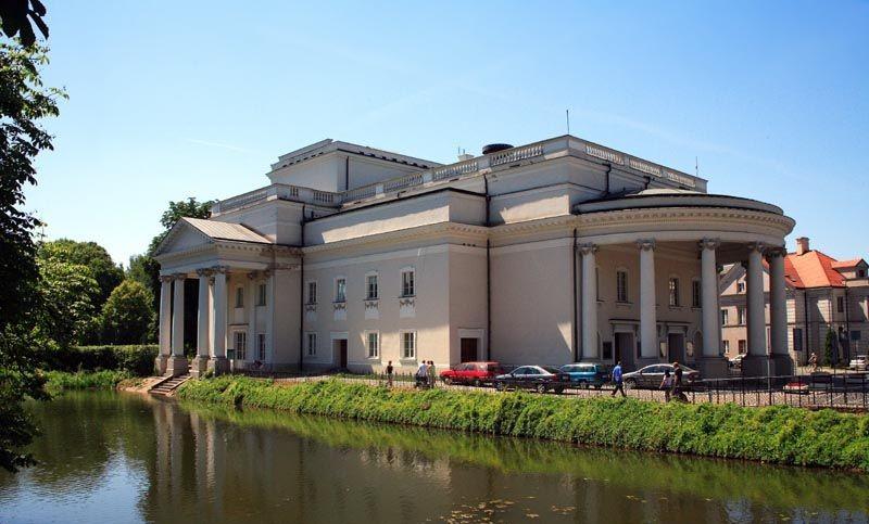 teatr w kaliszu - Marek i Ewa Wojciechowscy/CC BY-SA 3.0 - Wikipedia