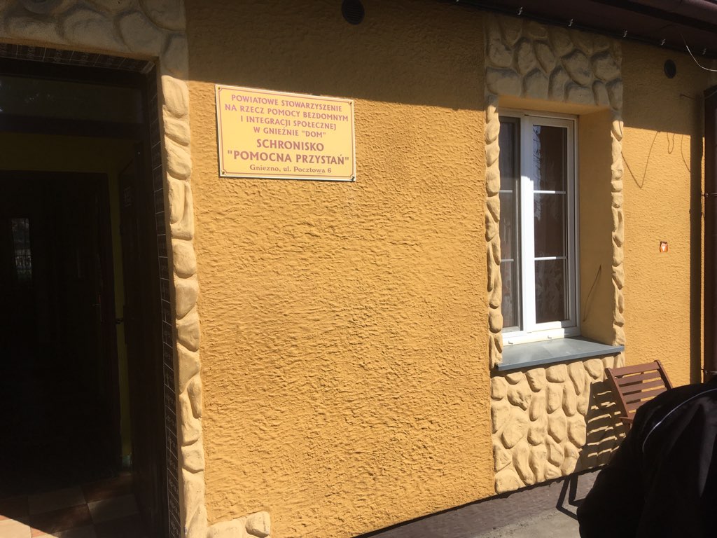 Walka o ośrodek pomocy dla bezdomnych w Gnieźnie  dom pomocy gniezno przystań - Rafał Muniak