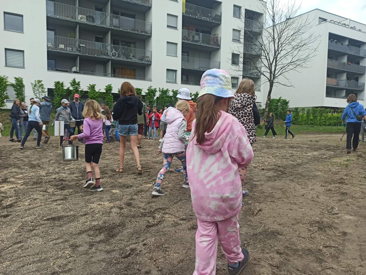 uwi sadzi łąkę - Bartosz Garczyński