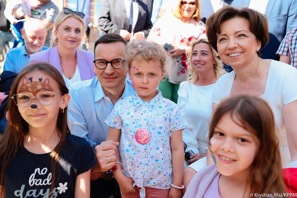premier morawiecki i marlena maląg festyn grzybowo  - Krystian Maj  - KPRM