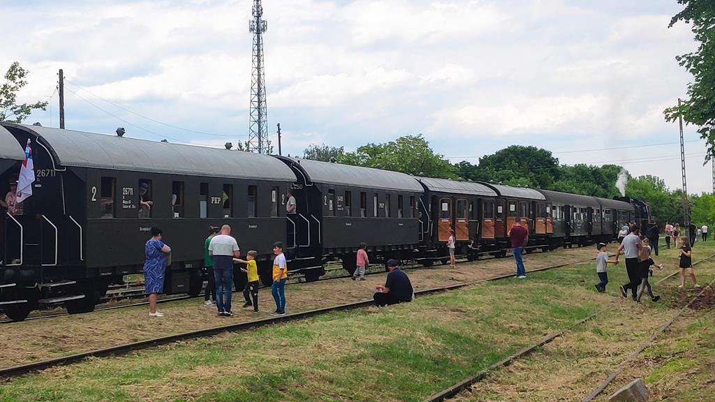 drezyniarz Zabytkowy parowóz przyjechał do Czarnkowa - Przemysław Stochaj