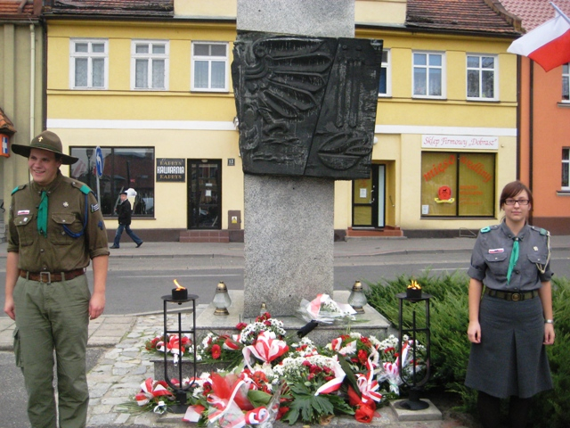 Kostrzyn - hołd 27 ofiarom publicznej egzekucji z 20.10 1939r./fot.Rafał Regulski