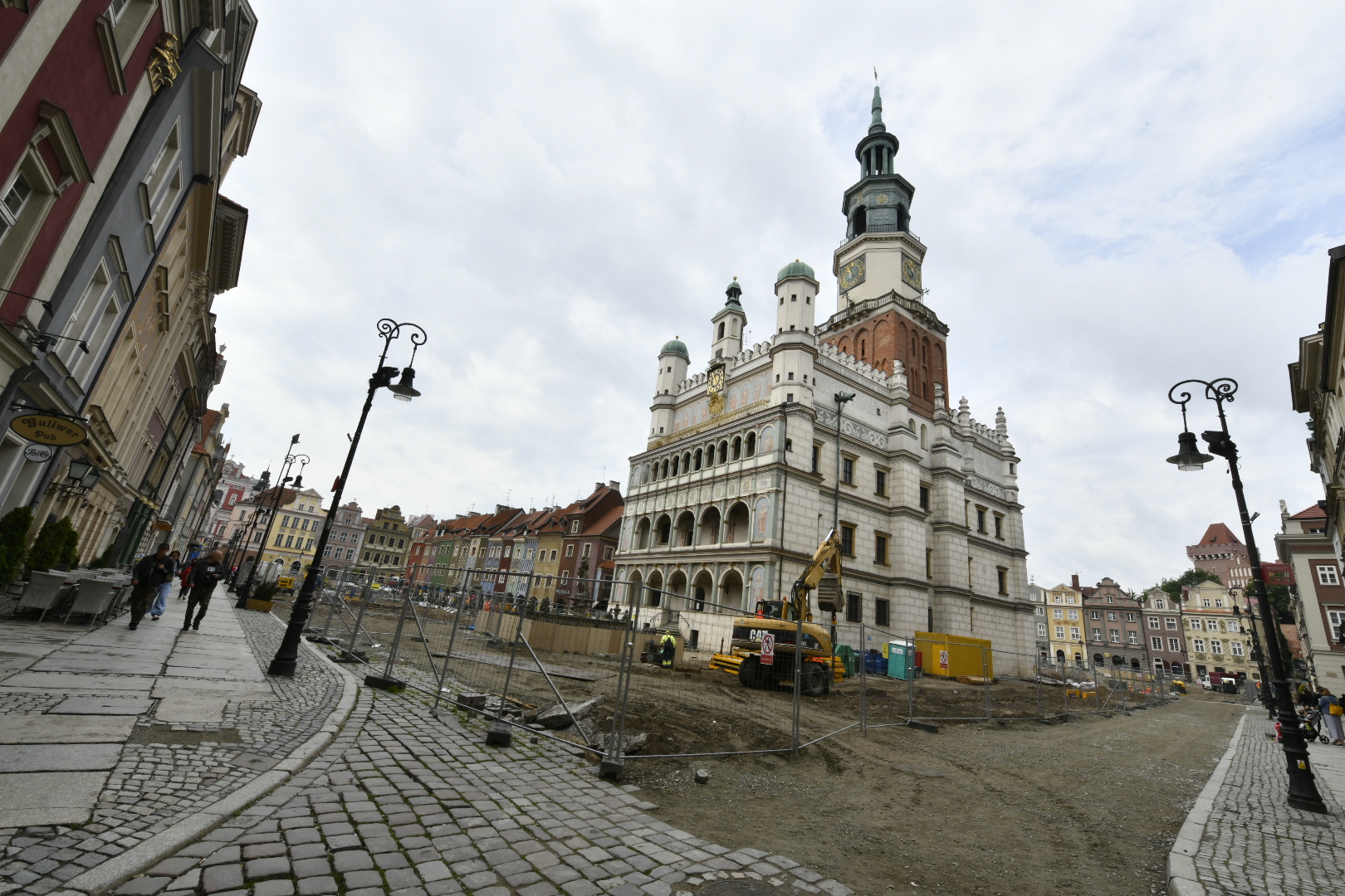 remont stary rynek ratusz - Wojtek Wardejn - Radio Poznań