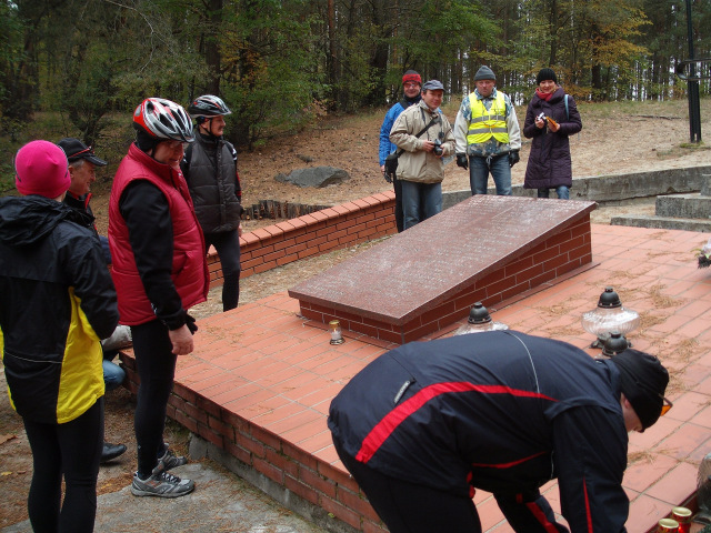 Chodzież, na Wzgórzach Morzewskich dnia 7 listopada 1939 roku rozstrzelano 41 mieszkańców Ziemi Chodzieskiej/fot. Jan Balcerzak