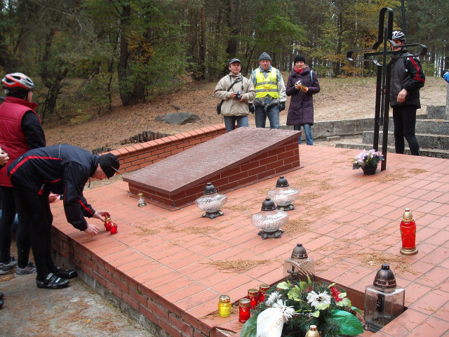 Chodzież, na Wzgórzach Morzewskich dnia 7 listopada 1939 roku rozstrzelano 41 mieszkańców Ziemi Chodzieskiej/fot. Jan Balcerzak