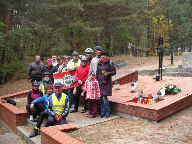 Chodzież, na Wzgórzach Morzewskich dnia 7 listopada 1939 roku rozstrzelano 41 mieszkańców Ziemi Chodzieskiej/fot. Jan Balcerzak