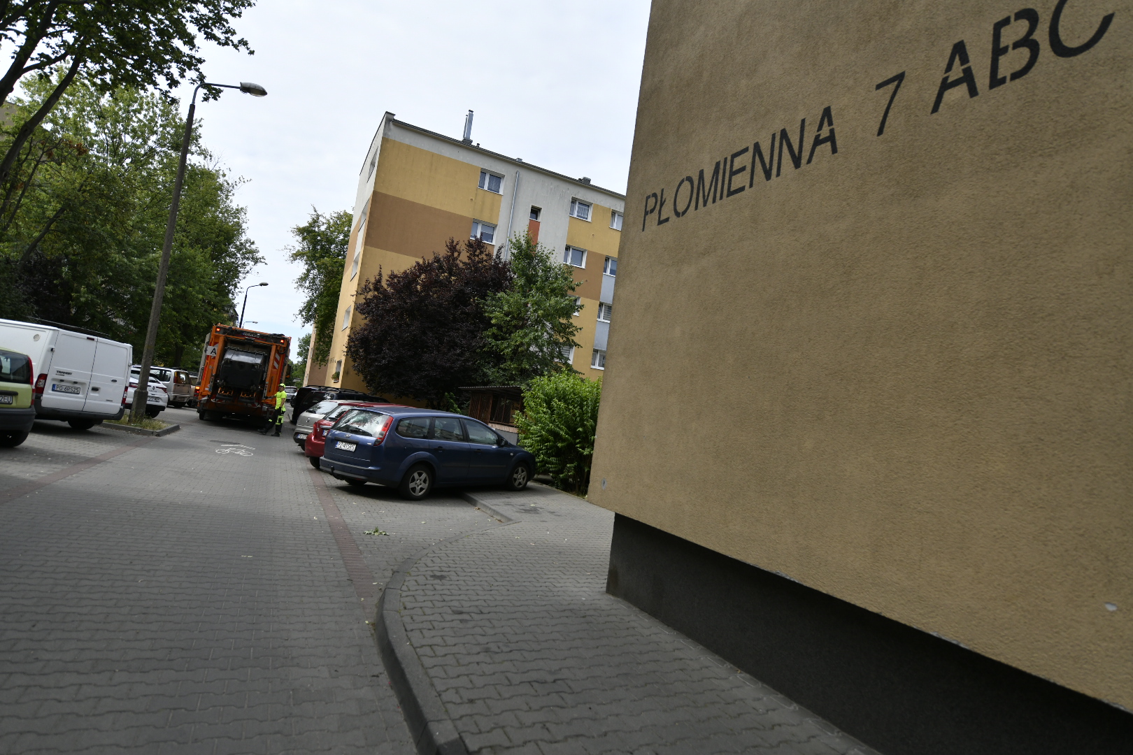 ulica promyk i płomienna śmieci śmieciarki zablokowane - Wojtek Wardejn - Radio Poznań