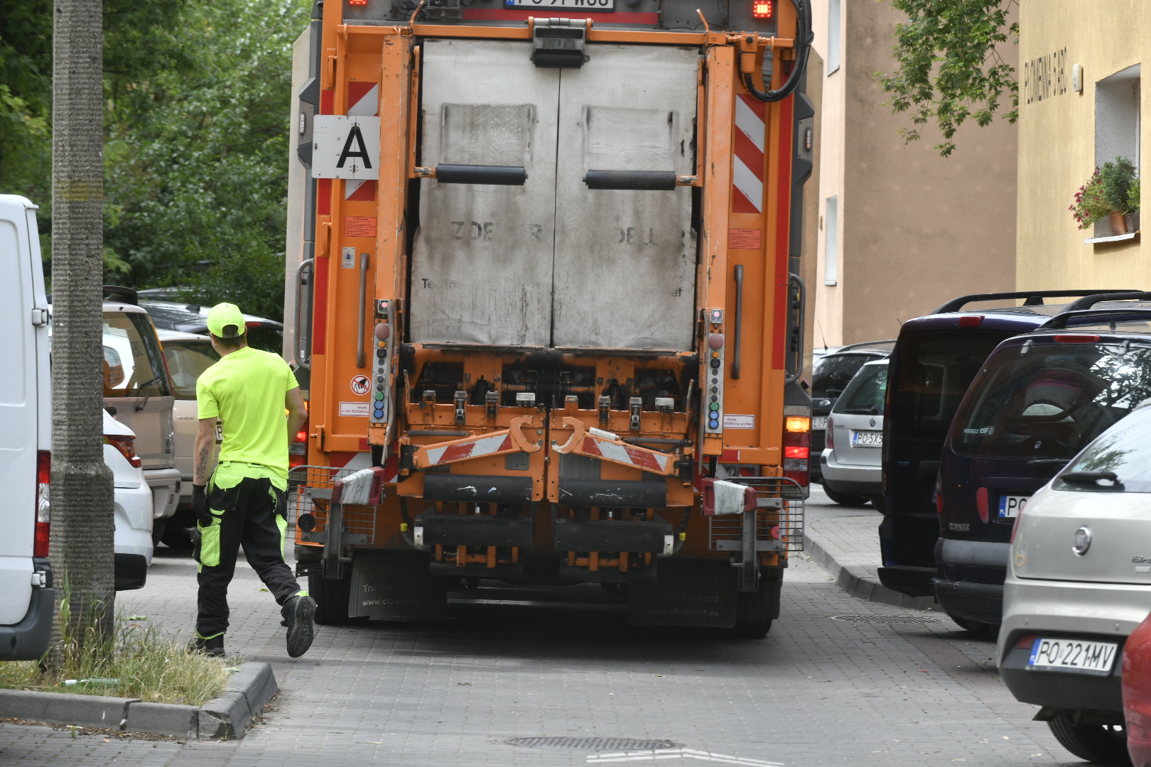 ulica promyk i płomienna śmieci śmieciarki zablokowane - Wojtek Wardejn - Radio Poznań