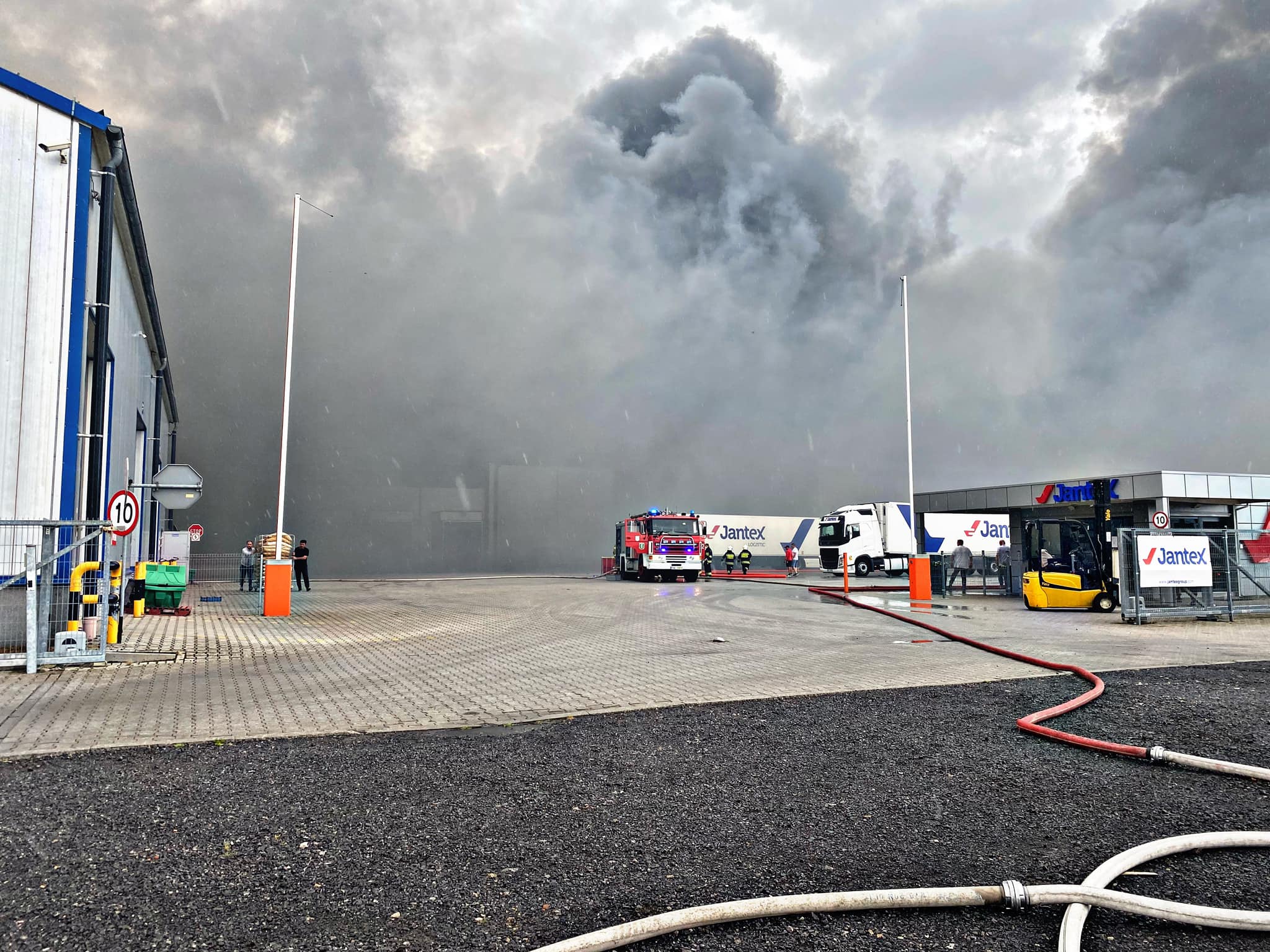 pożar pieczarkarni stara tuchorza - OSP TUCHORZA