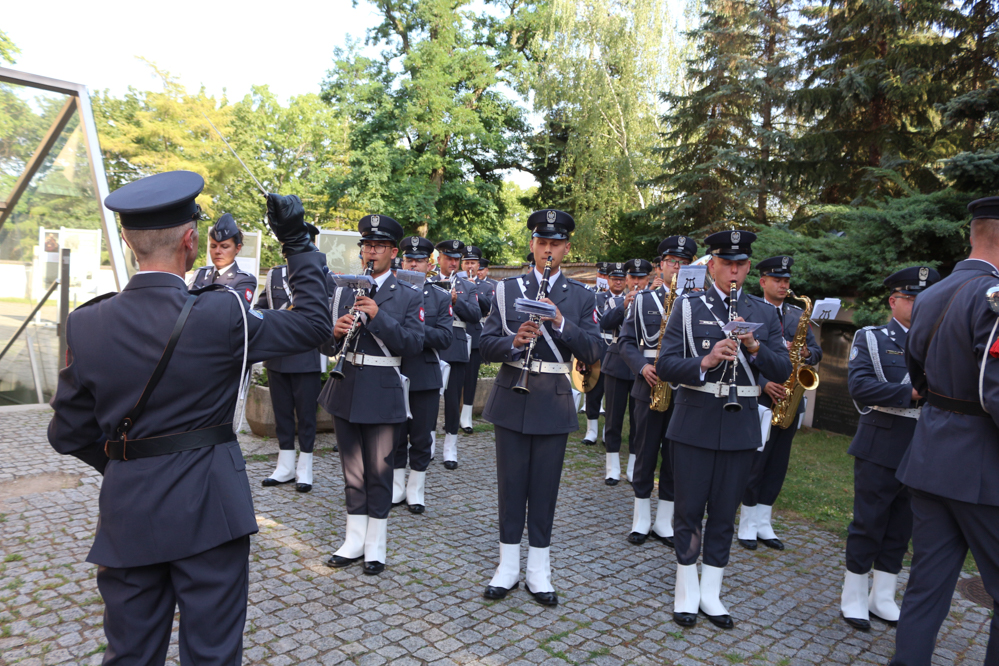 Zagrali pierwowzór Mazurka Dąbrowskiego z 1800 roku na Wzgórzu św. Wojciecha Orkiestra Reprezentacyjna Sił Powietrznych - Leon Bielewicz  - Radio Poznań