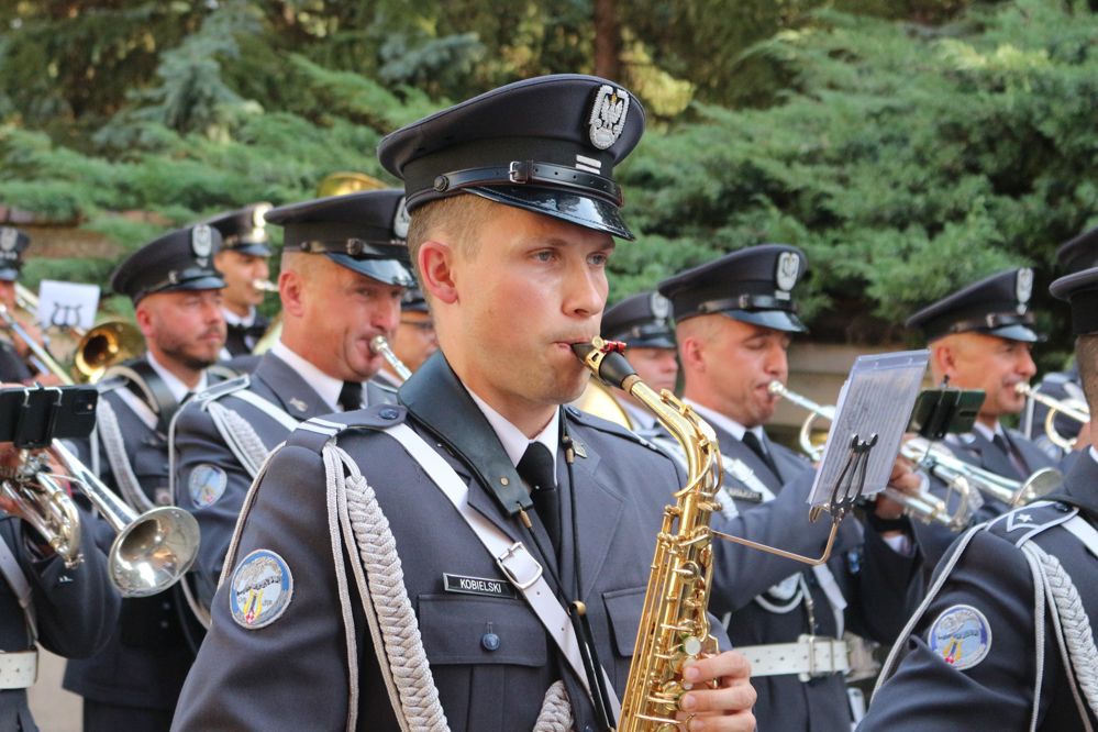 Zagrali pierwowzór Mazurka Dąbrowskiego z 1800 roku na Wzgórzu św. Wojciecha Orkiestra Reprezentacyjna Sił Powietrznych - Leon Bielewicz  - Radio Poznań