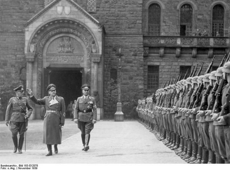 Arthur Greiser przed Zamkiem - Budesarchiv