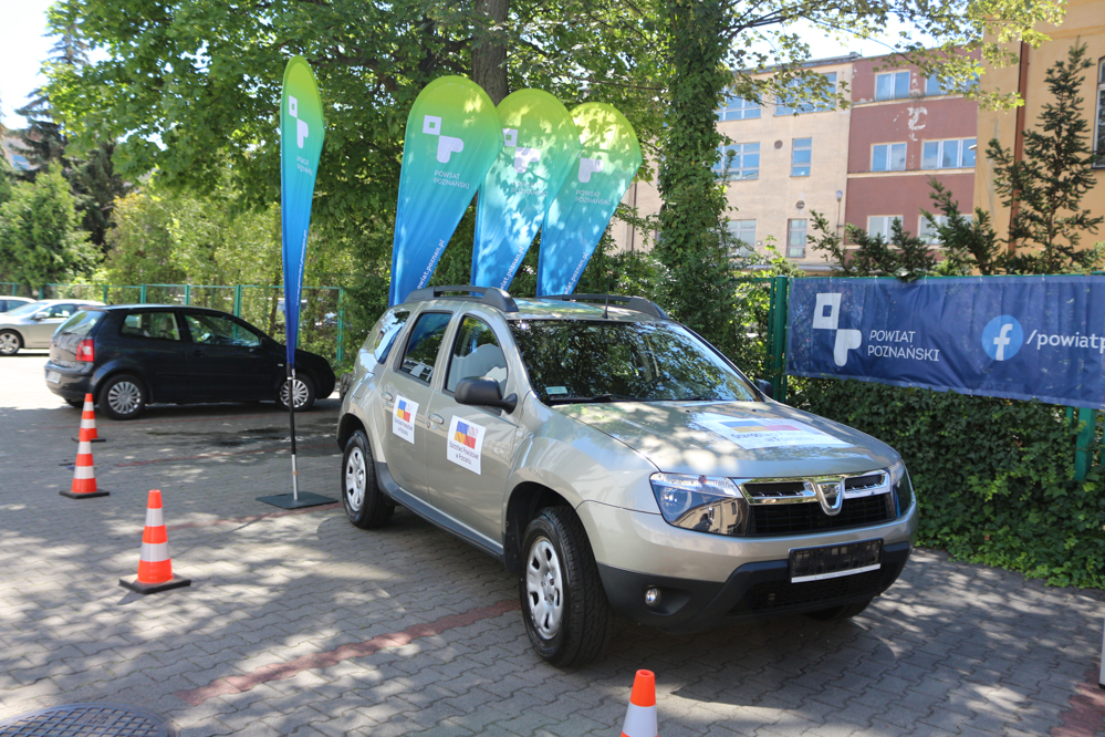 dacia duster dla ukrainy powiat poznań - Leon Bielewicz  - Radio Poznań