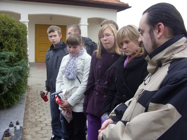 Grób 9 pomordowanych - Murowana Goślina