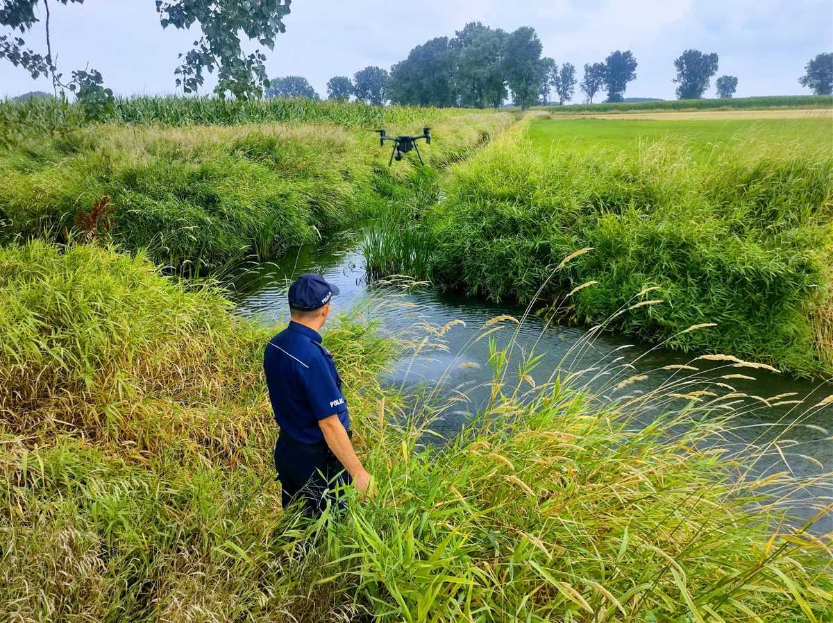 Policjanci skontrolowali stan rzeki Barycz, prawego dopływu Odry - KPP Ostrów Wlkp