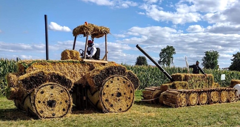 jarząbkowo dożynki czołg słoma - Rafał Muniak - Radio Poznań