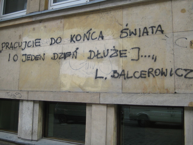 Napis na murze - Alicja Łatka