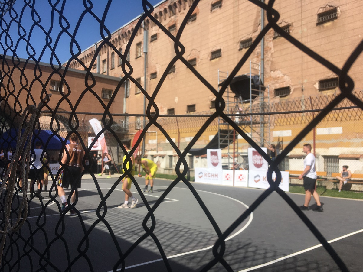 zwiedzanie więzienia - Danuta Synkiewicz