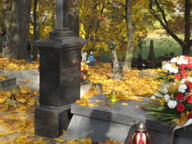 Cmentarz Zasłużonych - kwiaty od władz - Magda Konieczna