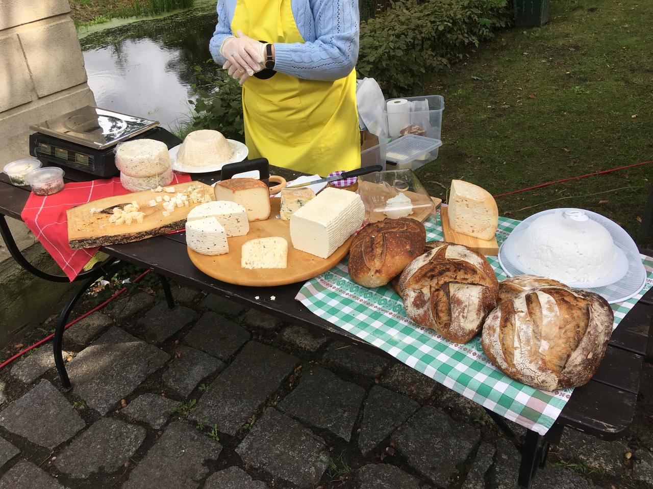 smaczny piknik jedzenie chleb - Jacek Marciniak - Radio Poznań