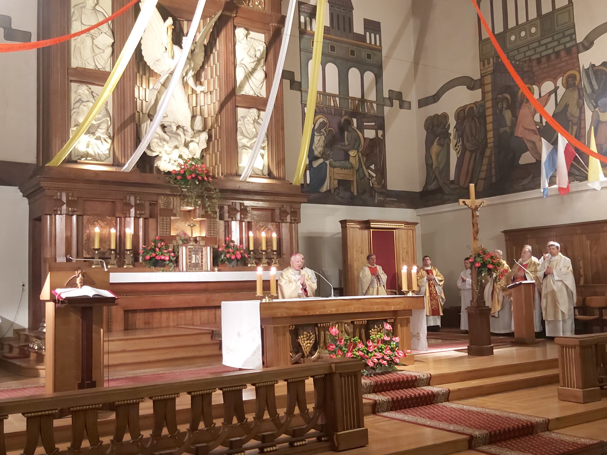 arcybiskup marek jędraszewski w parafii świętego Michała Archanioła w Poznaniu  - Krzysztof Polasik