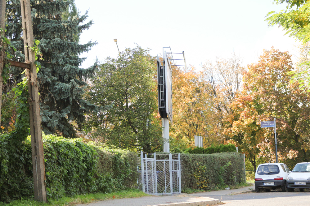 nielegalna reklama zasiedziana działka poznań nad seganką żeromskiego - Leon Bielewicz 