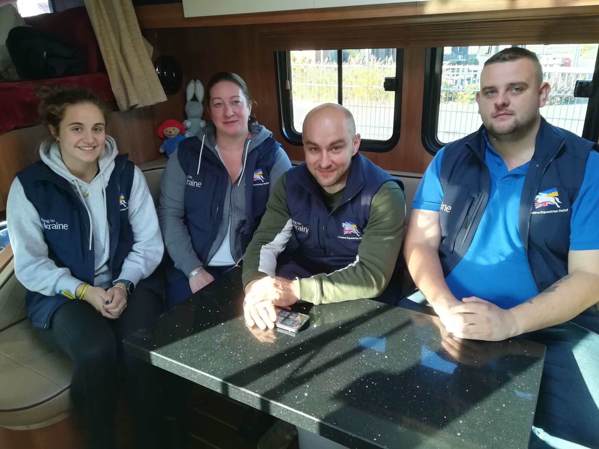 Ciężarówkami dla sportowych koni przywieźli z Anglii do Poznania dary Giving to Ukraine - Krzysztof Polasik