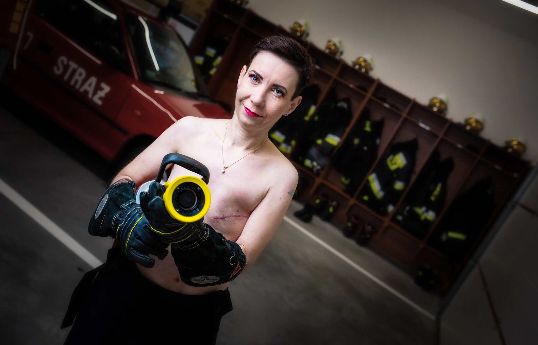 monika kwiatkowska świgoń sesja strażaczka rak piersi - Foto Januszewski