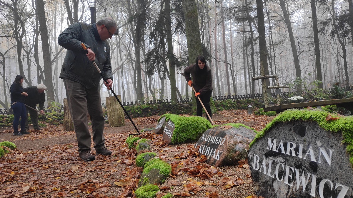 cmentarz leśny dobrzyca - Przemysław Stochaj