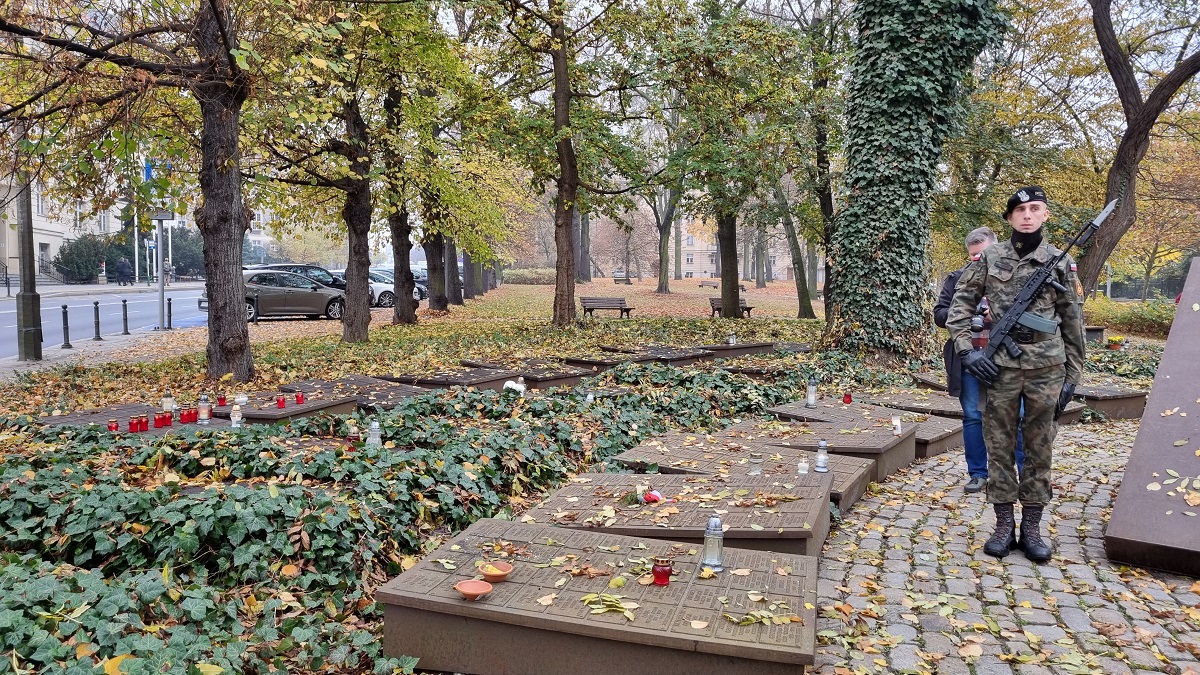 pomnik polskiego państwa podziemnego - Magda Konieczna