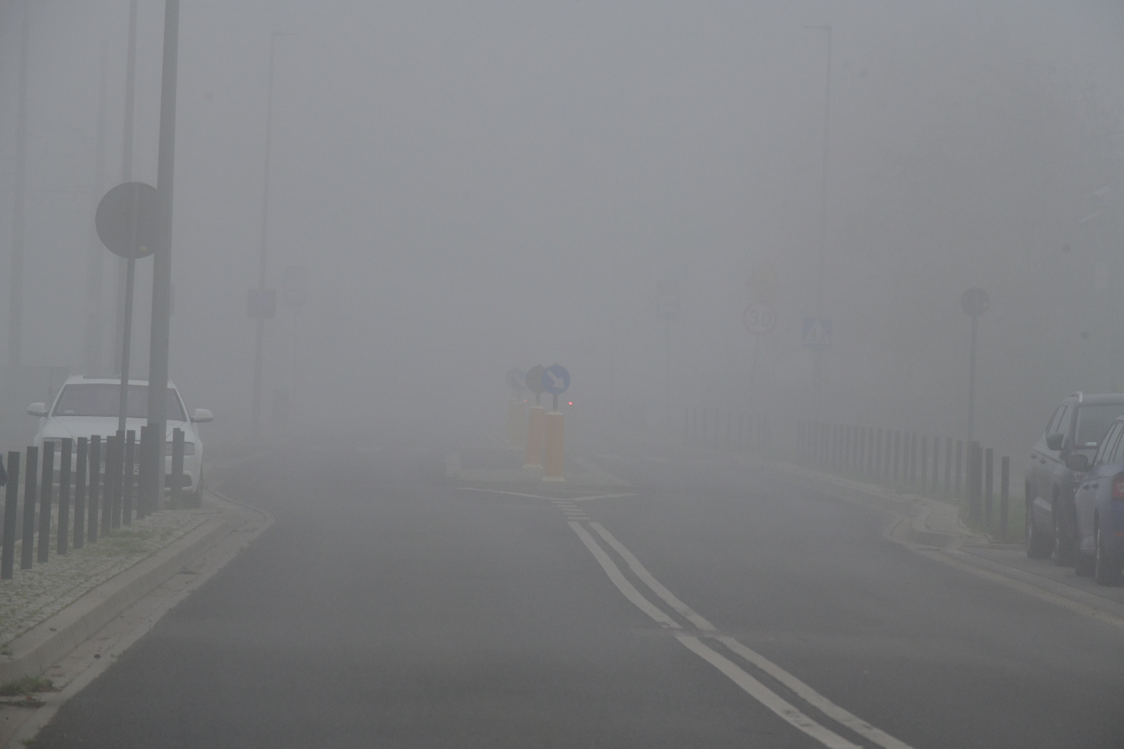 mgła słaba widoczność mgła samochody - Wojtek Wardejn - Radio Poznań