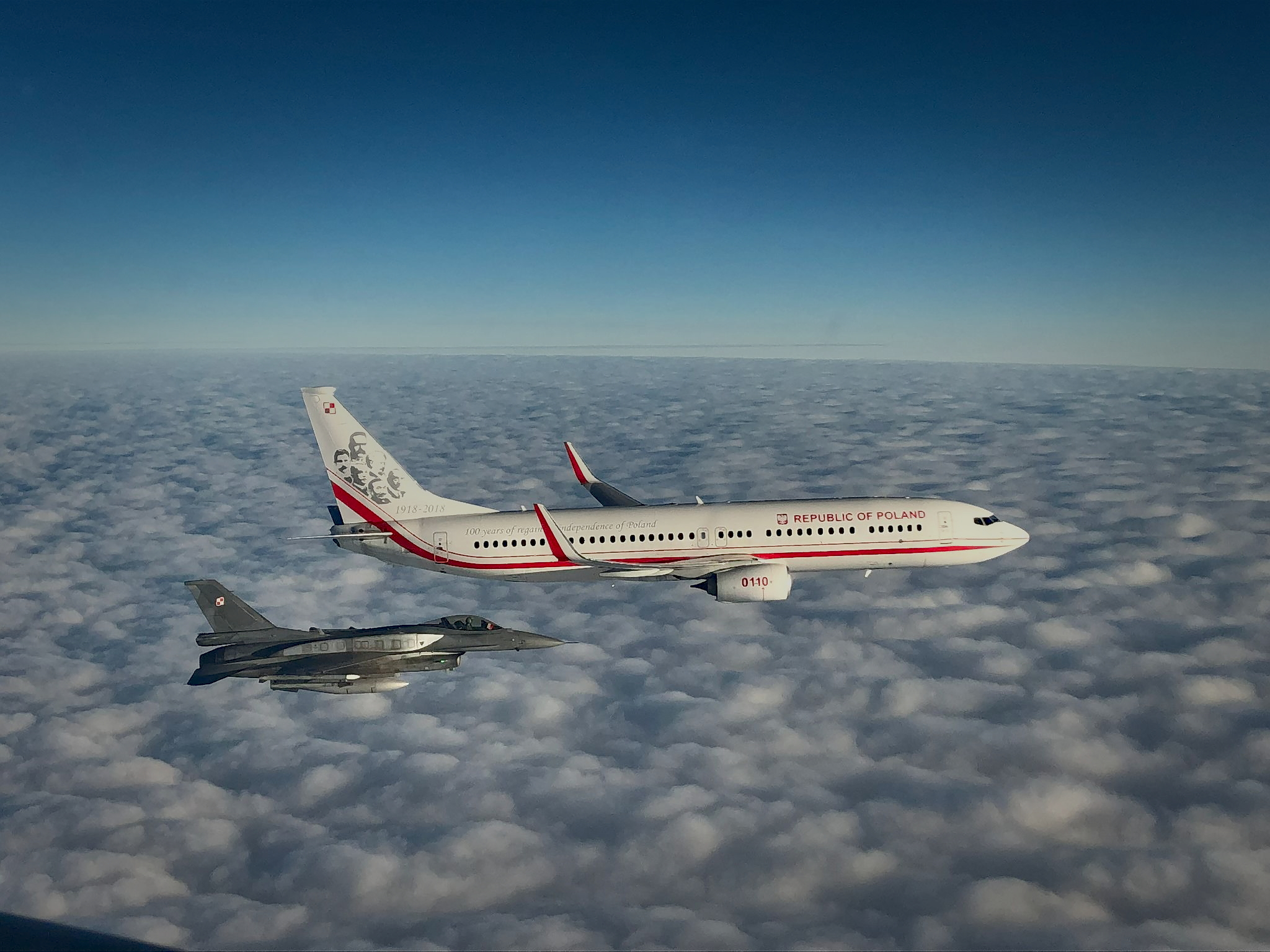 samolot z piłkarzami F-16 Katar - 31 Baza Lotnictwa Taktycznego Poznań-Krzesiny