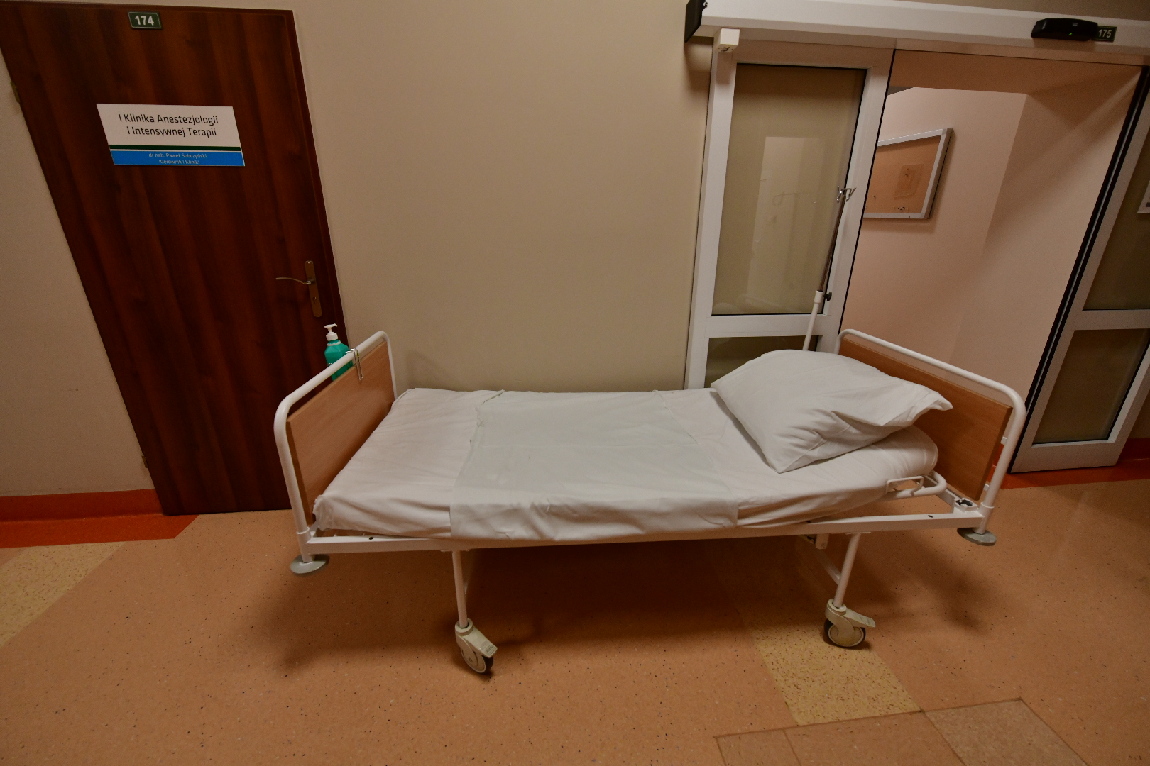 szpital szpitalne łózko dezynfekcja - Wojtek Wardejn - Radio Poznań