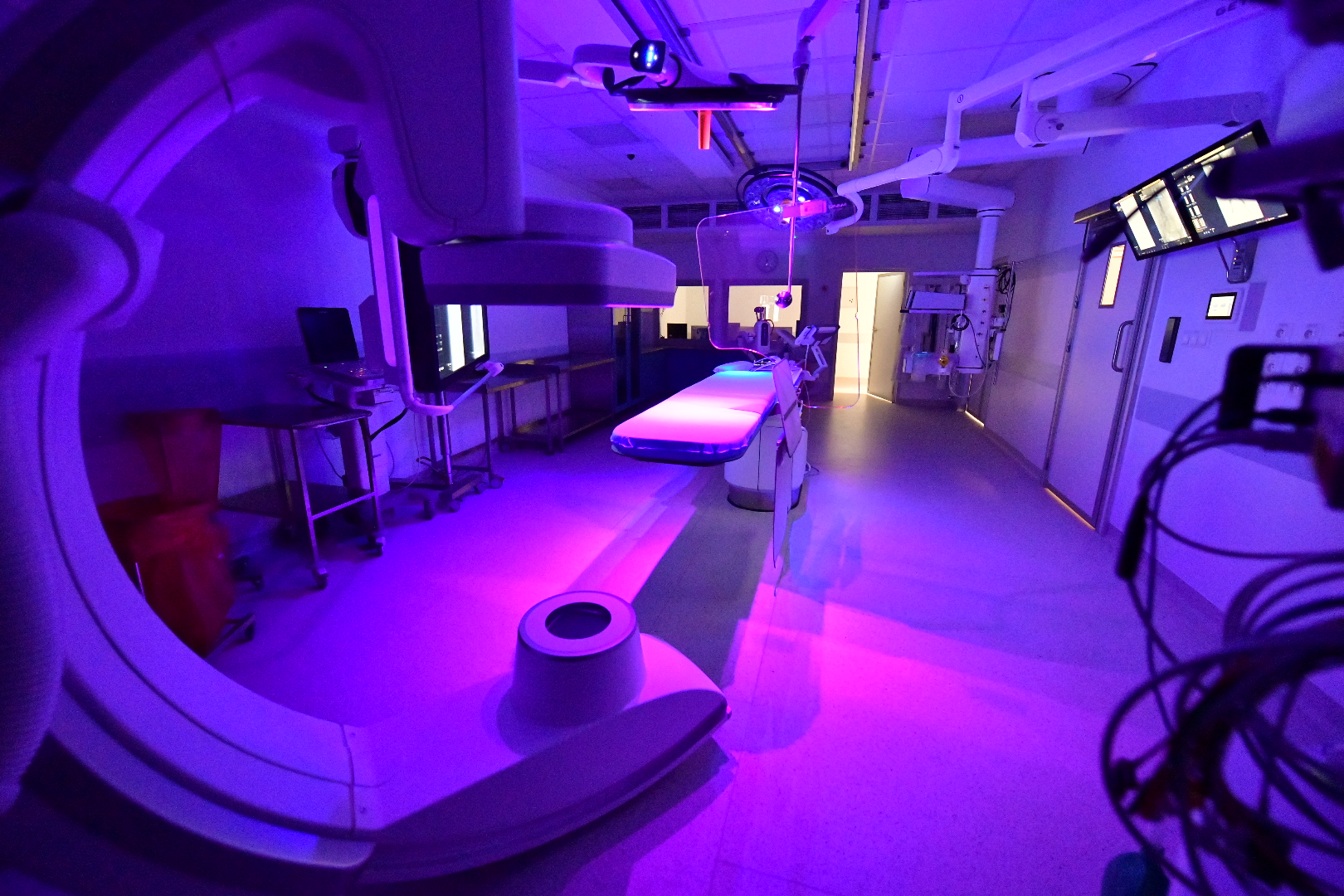 sala hybrydowa oddział hybrydowy uniwersytecki szpital kliniczny długa - Wojtek Wardejn - Radio Poznań