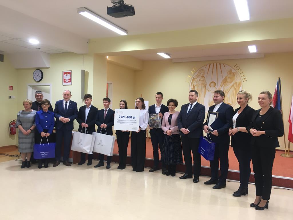 Technikum im. św. Józefa w Kaliszu przemysław czarnek - Danuta Synkiewicz  - Radio Poznań