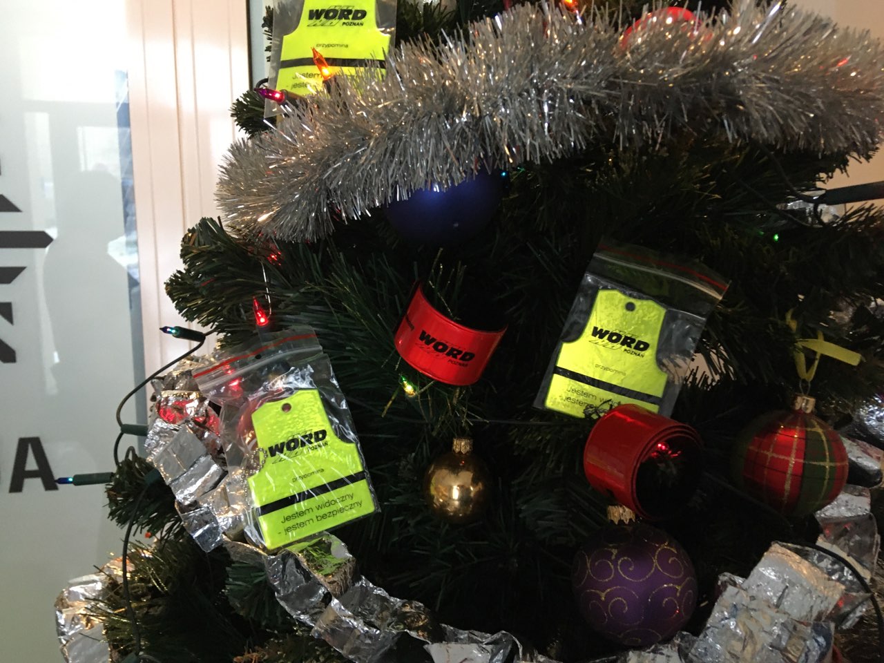 "Odblaskowa choinka" w komendzie w gnieźnie - Rafał Muniak - Radio Poznań