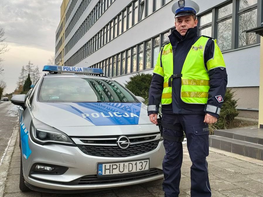 Policjanci z konińskiej drogówki pomogli odebrać poród na autostradzie a2 - KMP Konin
