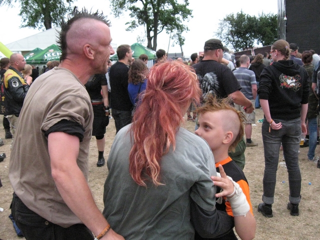 Rodzina punkowców w Jarocinie - Radio Merkury